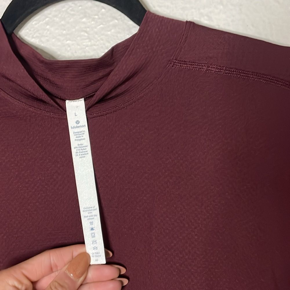 Men’s Lululemon Athletica T-shirt higher Collar Maroon size L - Picture 3 of 4